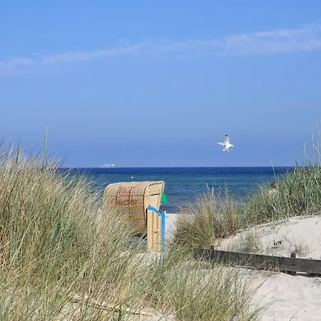 T H E H U T C H Beach Lounge Scharbeutz